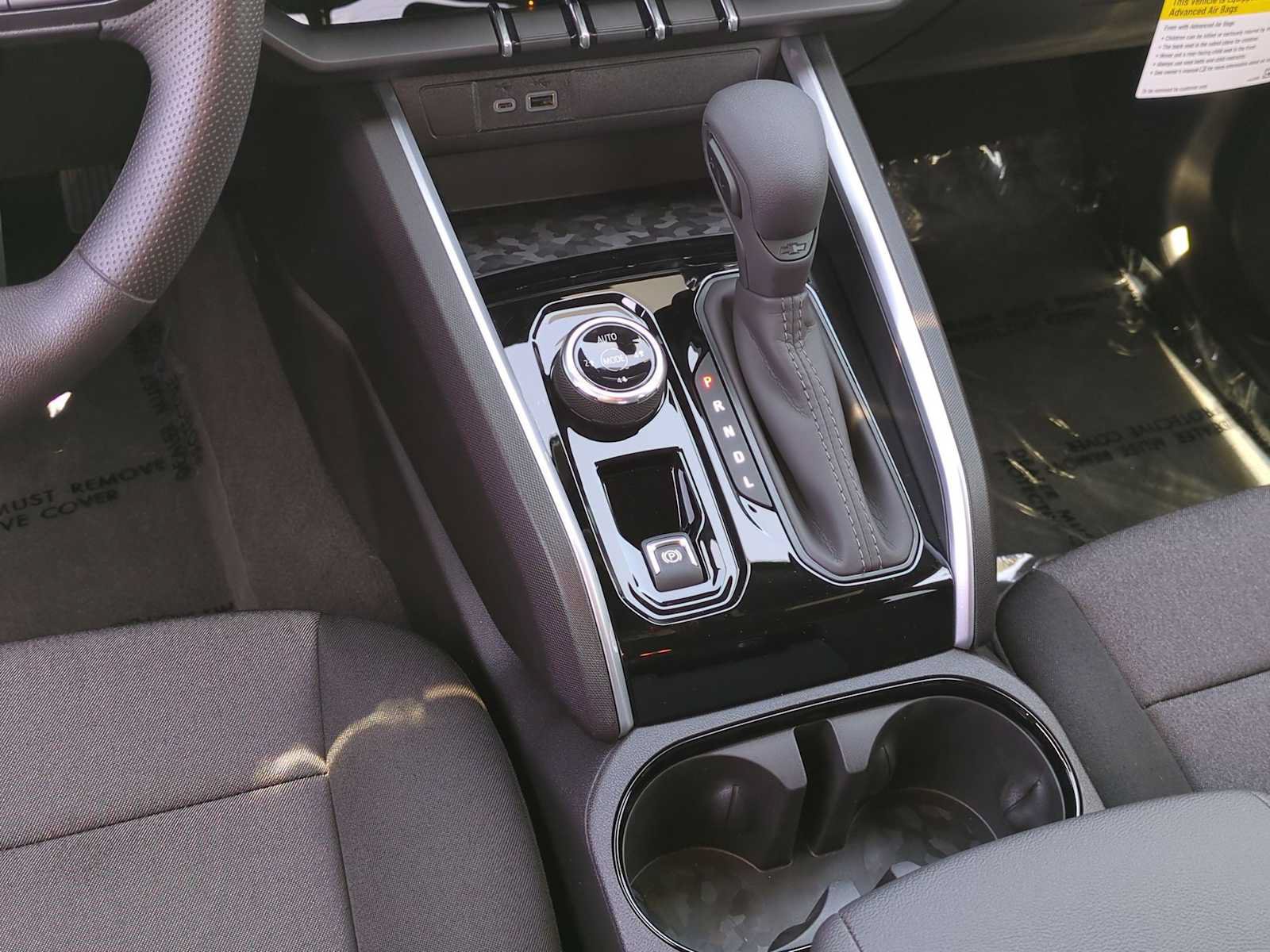 New 2026 Chevrolet Colorado Trail Boss w/ Midnight Edition AWD/4WD image 18
