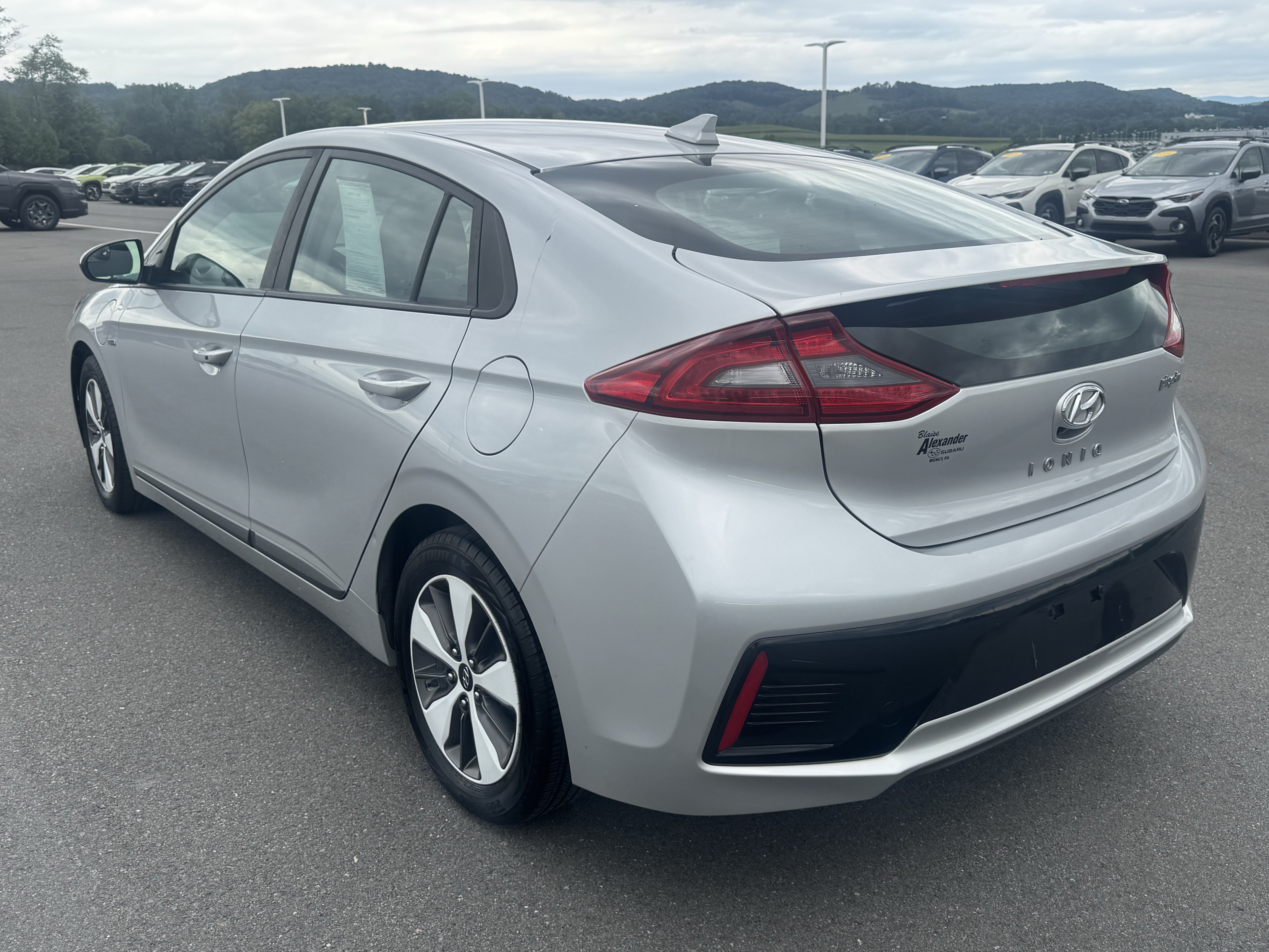 Used 2019 Hyundai Ioniq Plug-In Hybrid FWD image 6