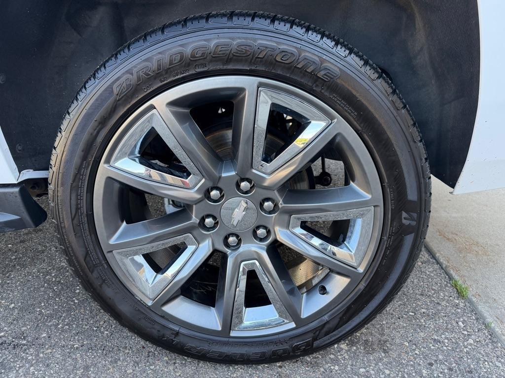 Used 2018 Chevrolet Suburban LT AWD/4WD image 7