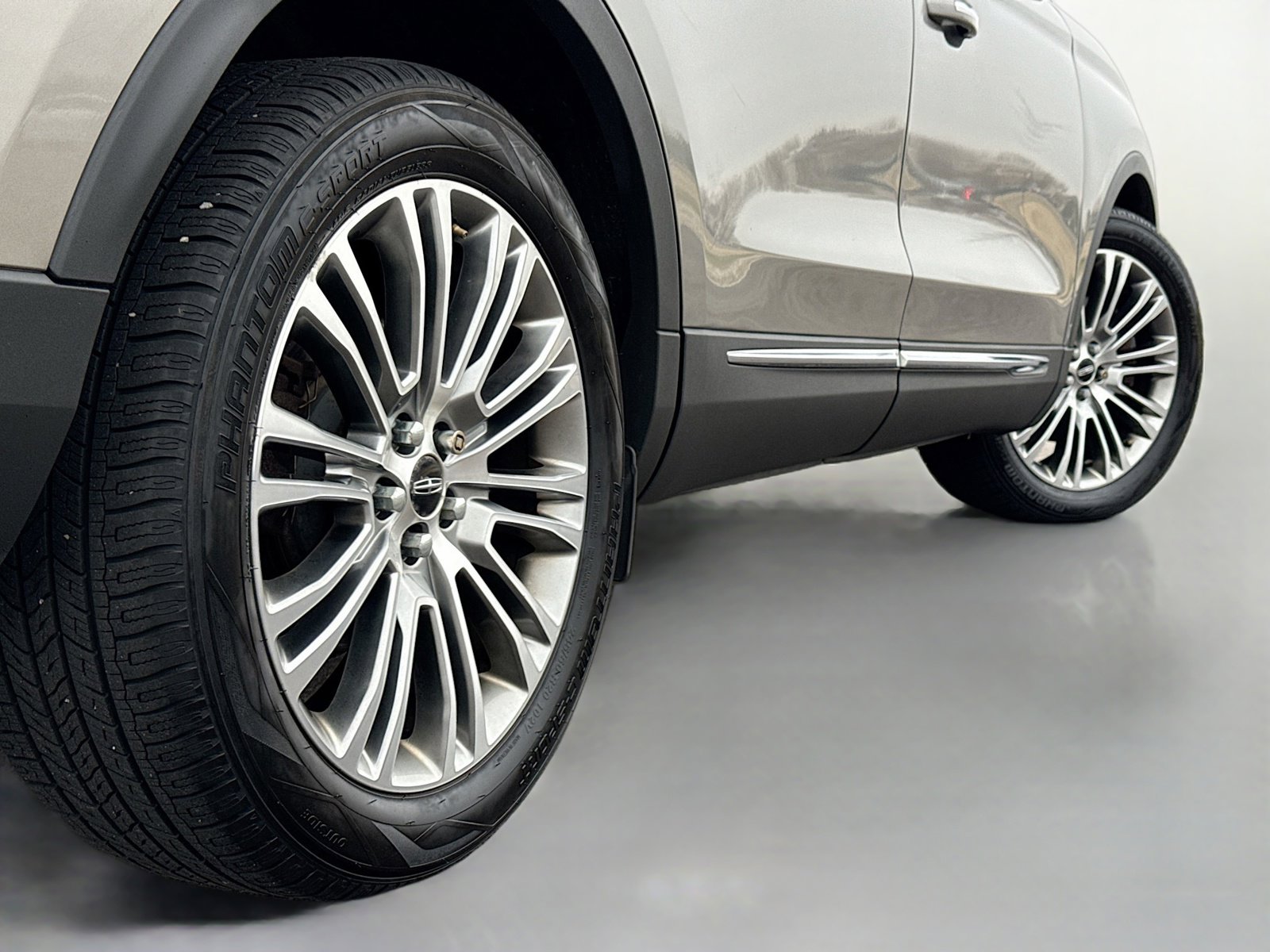 Used 2016 Lincoln MKX Reserve w/ Technology Package image 15