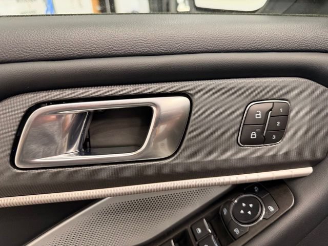 Used 2025 Ford Explorer ST AWD/4WD image 22
