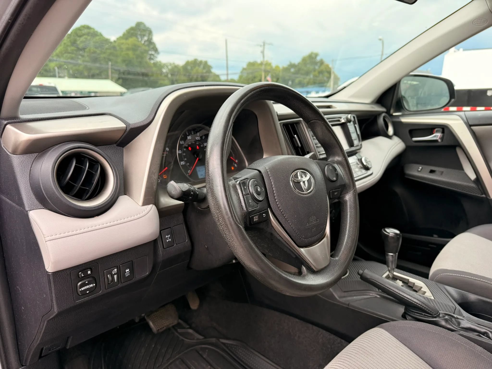 Used 2015 Toyota RAV4 XLE AWD/4WD image 11