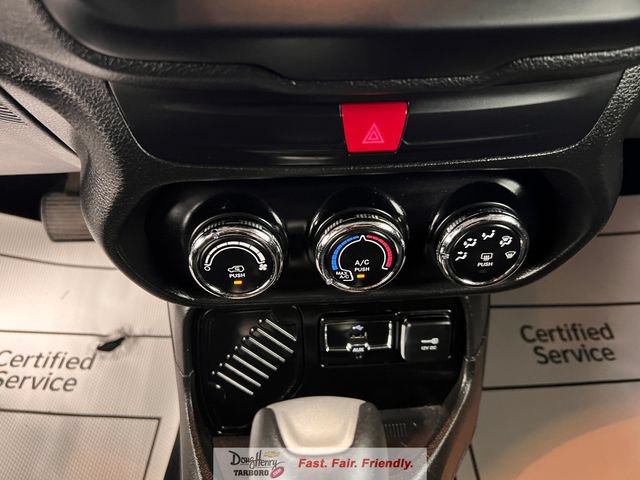 Used 2017 Jeep Renegade Latitude FWD image 46