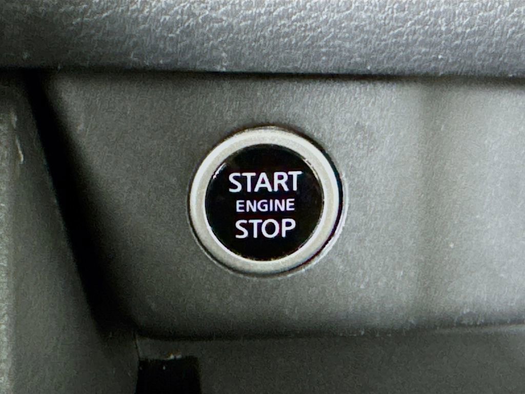 Used 2022 Nissan Rogue SV image 30