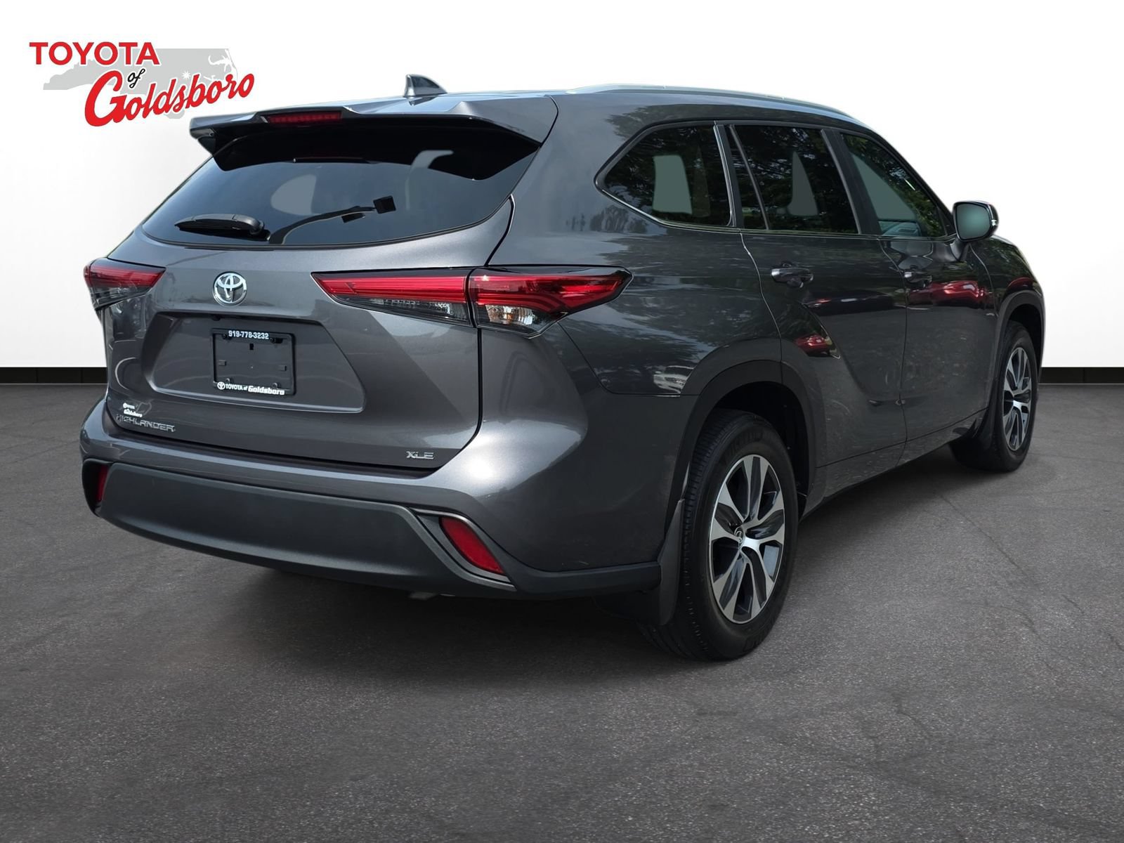 Used 2023 Toyota Highlander XLE FWD image 5