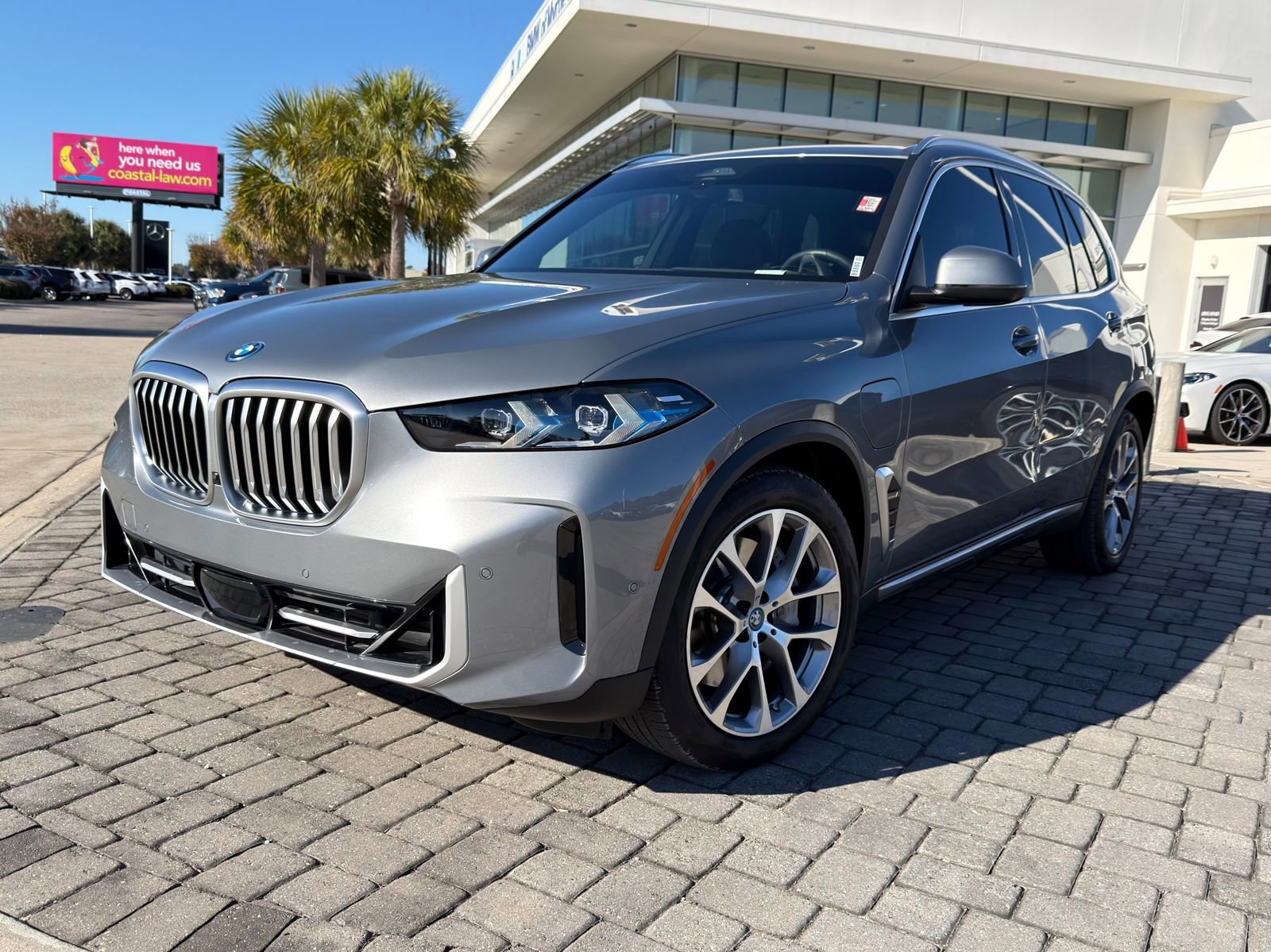 Used 2024 BMW X5 xDrive50e image 1