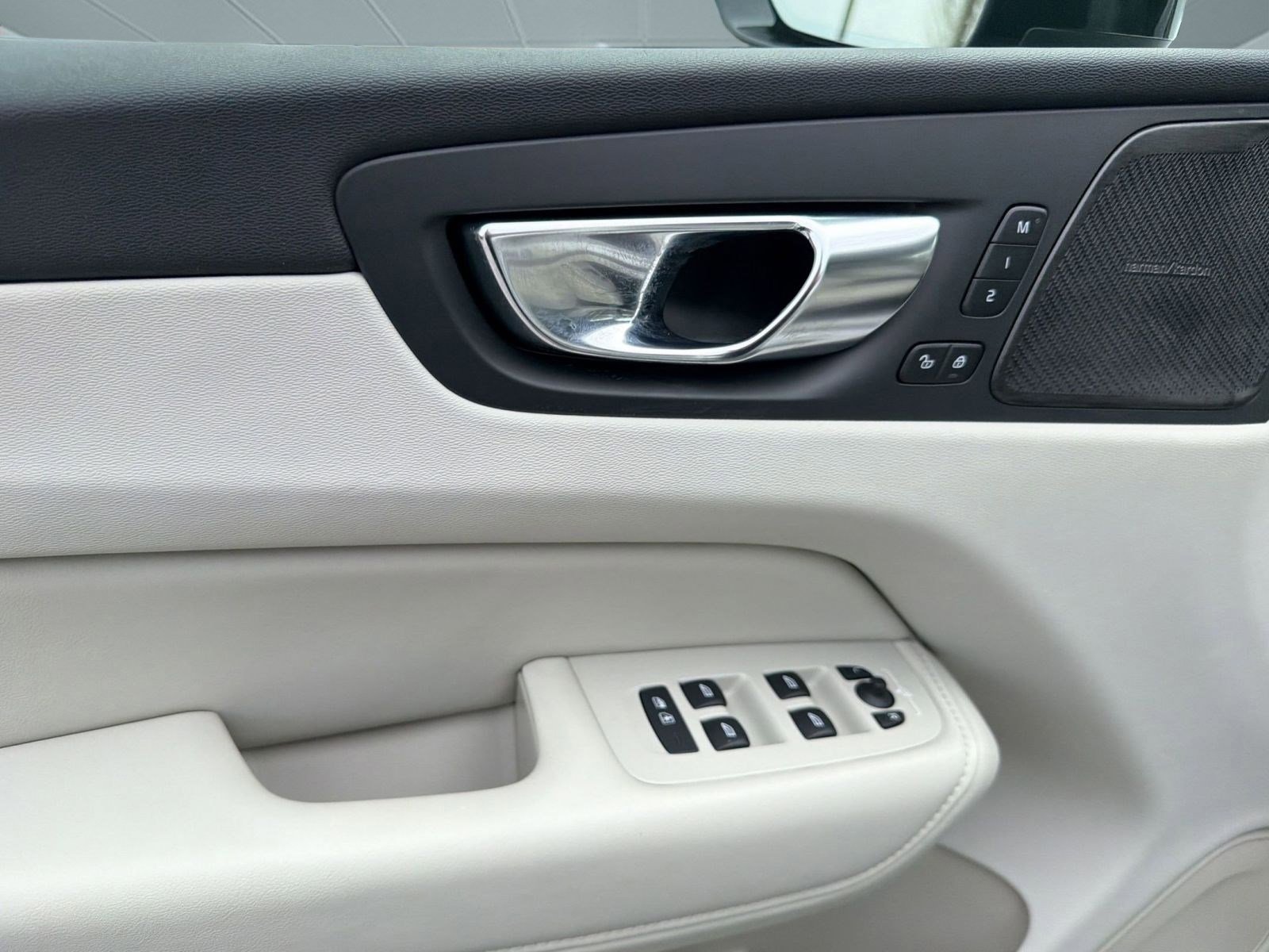 Certified 2024 Volvo XC60 B5 Ultimate image 13