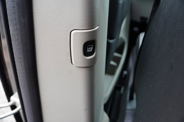 Used 2018 Dodge Grand Caravan SXT FWD image 23
