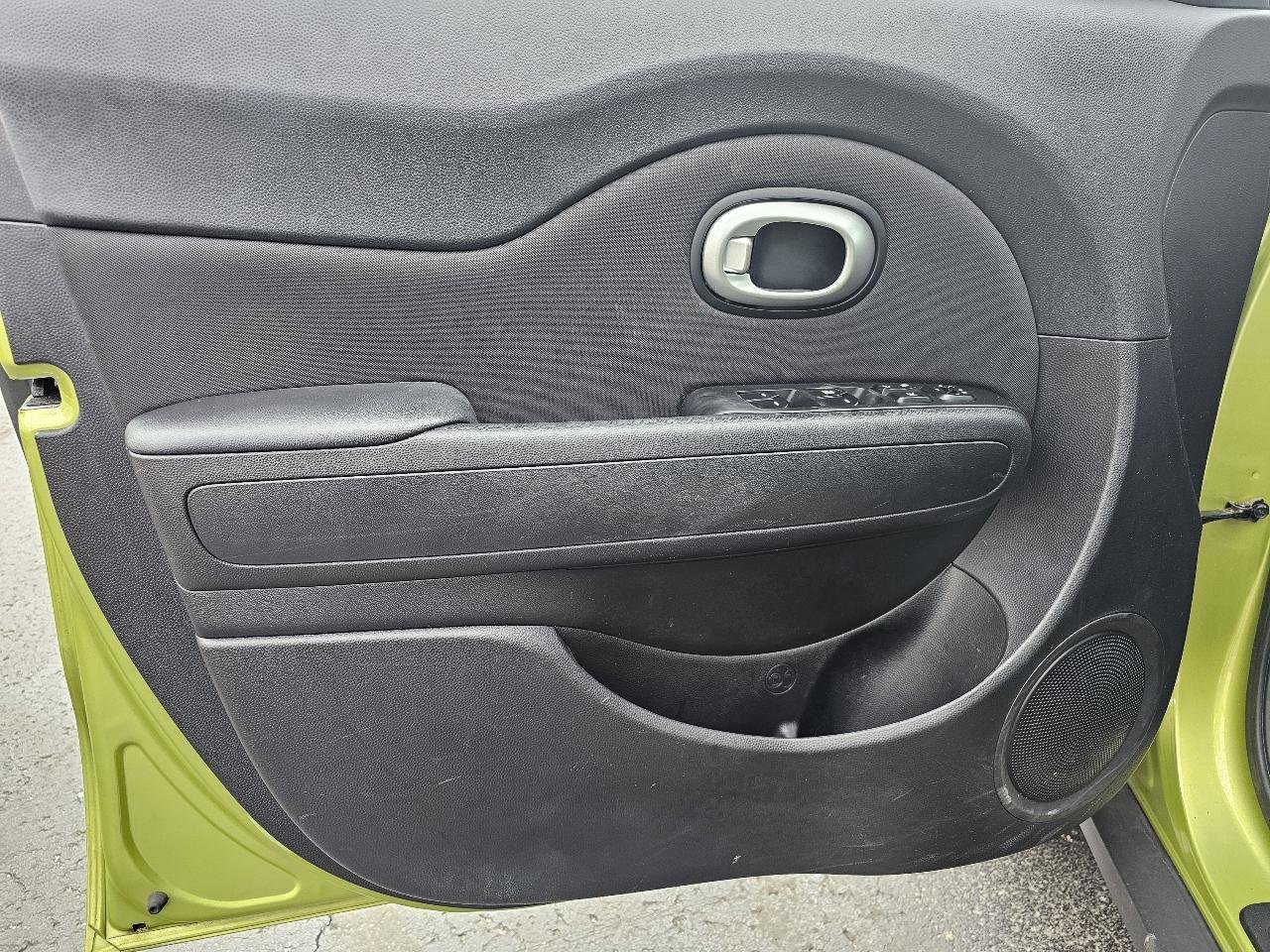 Used 2015 Kia Soul FWD image 4