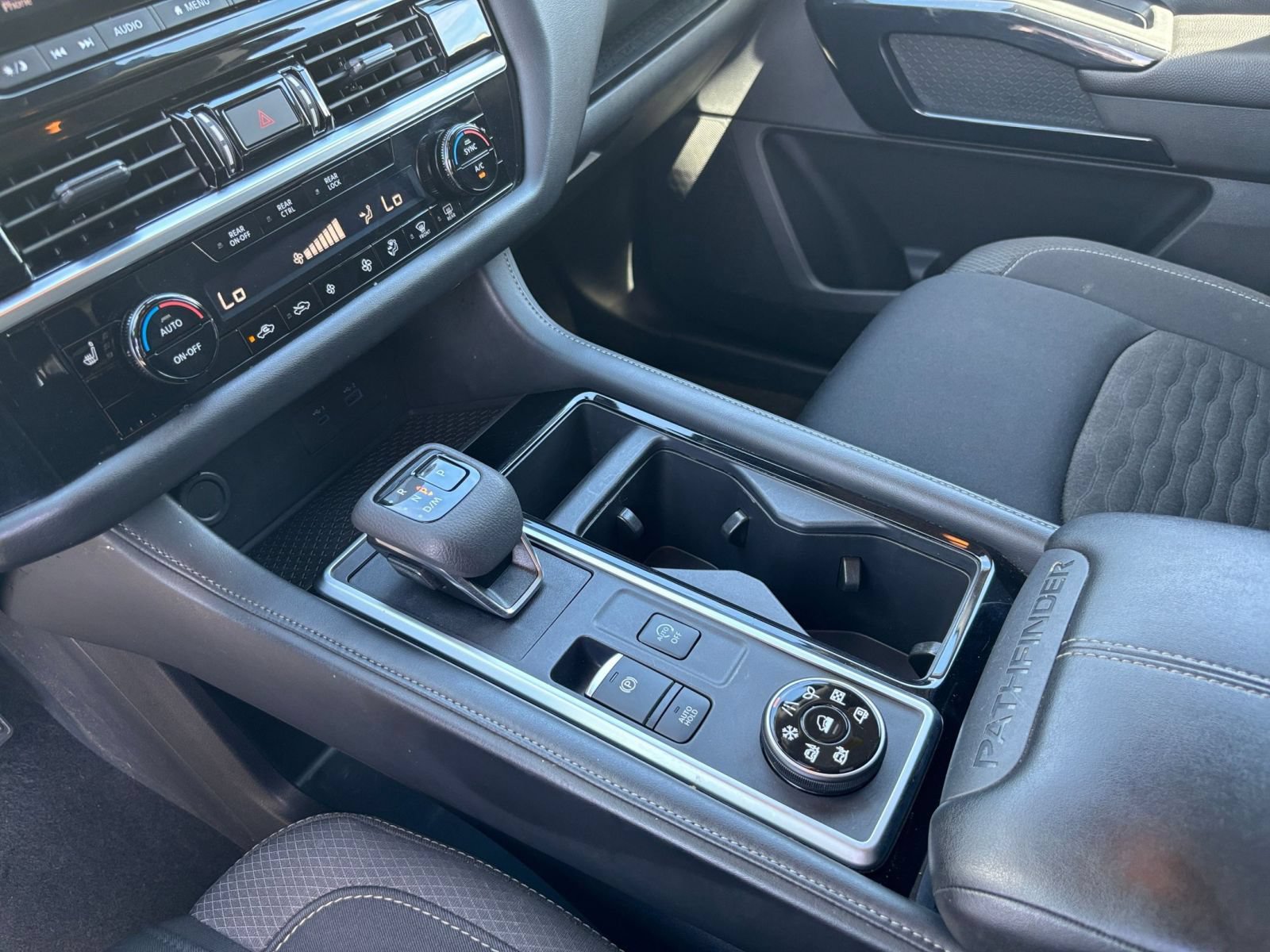 Used 2025 Nissan Pathfinder SV AWD/4WD image 43