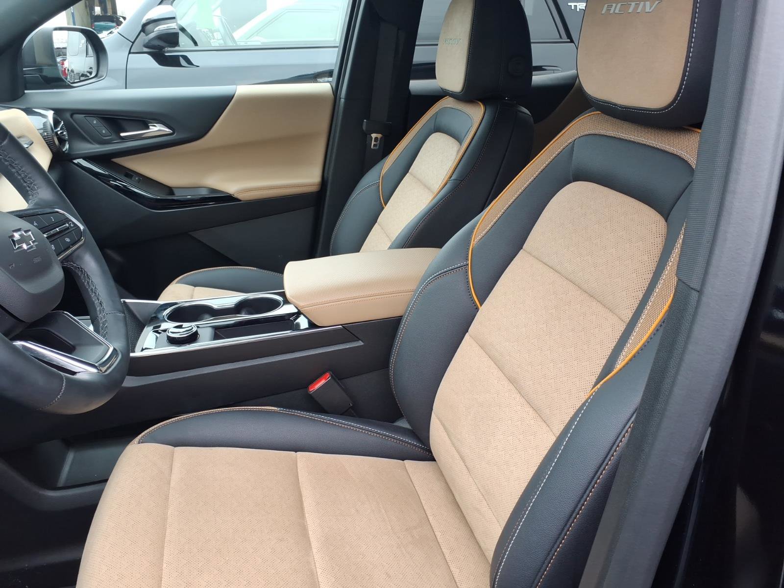 Used 2025 Chevrolet Equinox ACTIV w/ Safety and Technology Package AWD/4WD image 7