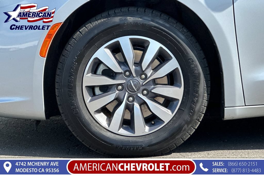 Used 2023 Chrysler Pacifica Touring-L FWD image 37