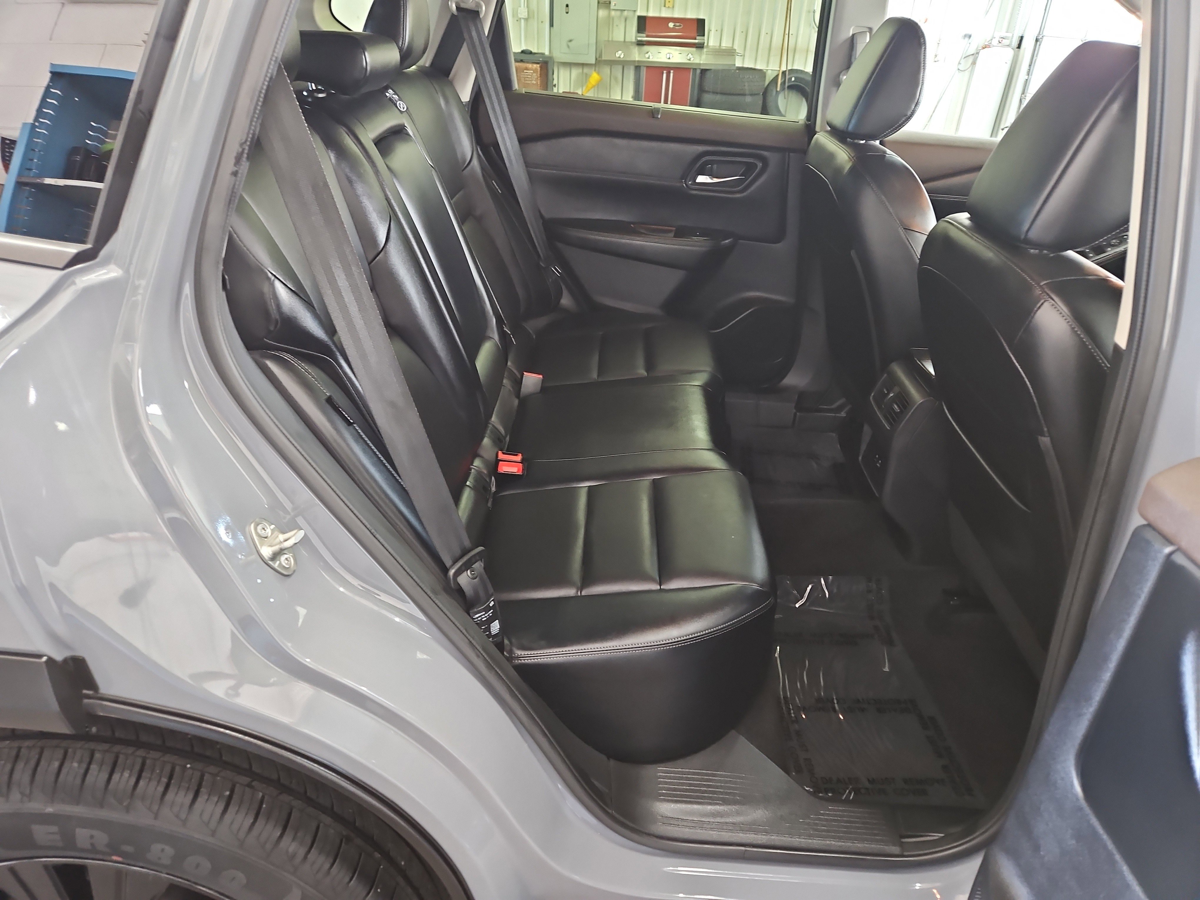 Used 2023 Nissan Rogue SV w/ SV Premium B Package image 10