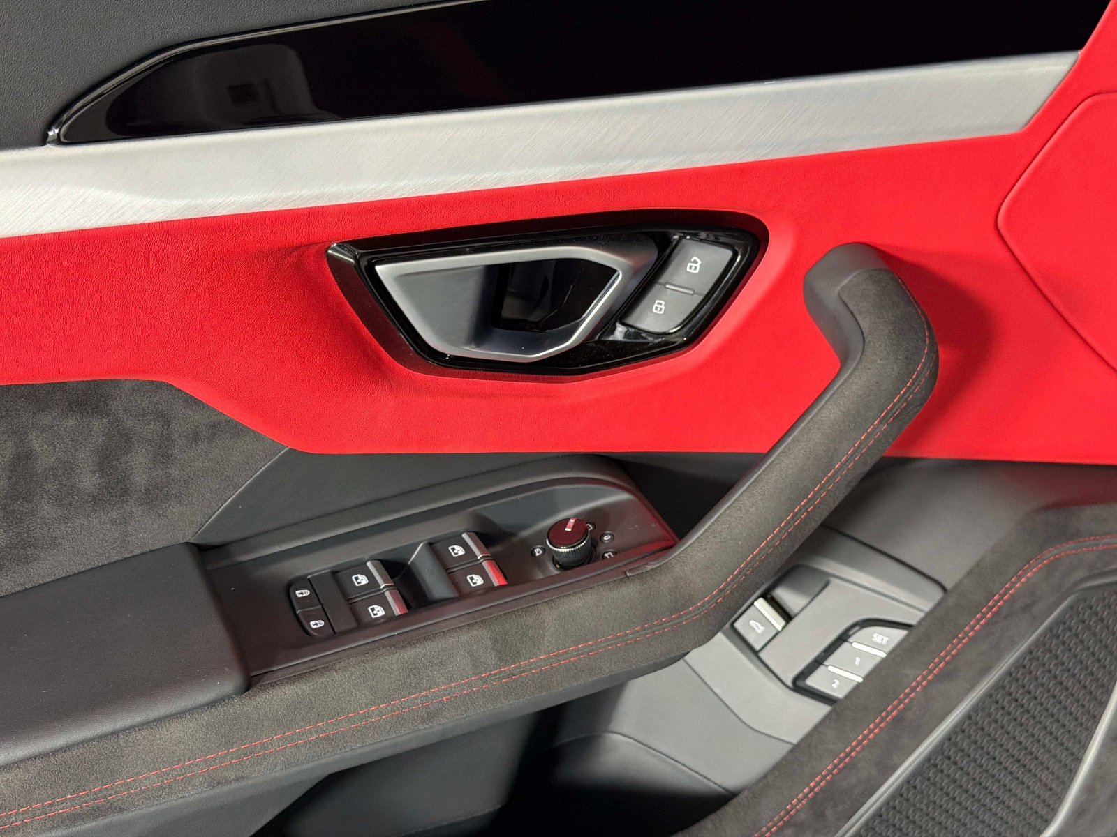 Used 2023 Lamborghini Urus S AWD/4WD image 39