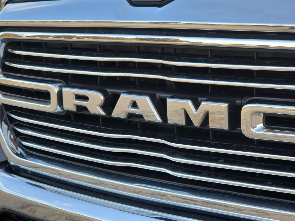 Used 2019 RAM 1500 Laramie AWD/4WD image 10