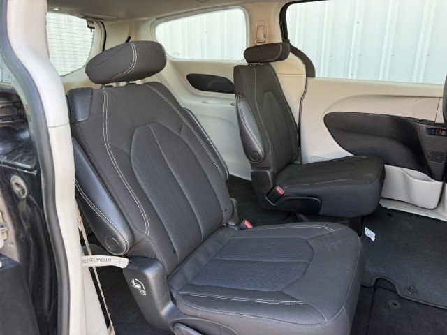 Used 2022 Chrysler Voyager LX FWD image 29