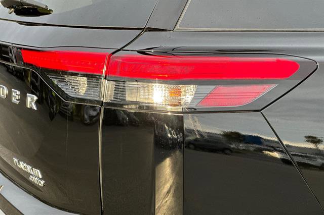 New 2025 Nissan Pathfinder Platinum w/ Cargo Package image 32