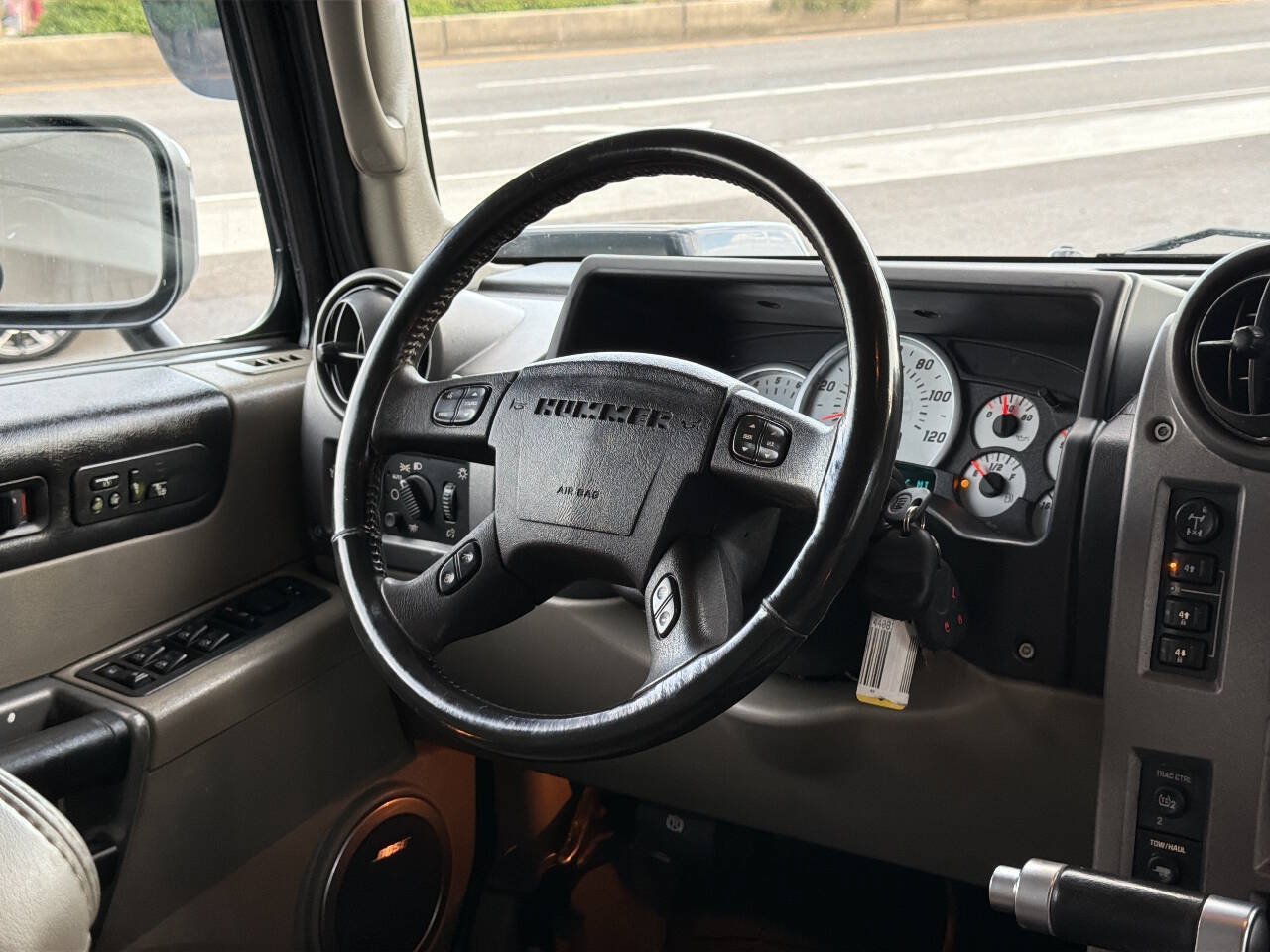 Used 2003 HUMMER H2 w/ Preferred Equipment Group AWD/4WD image 26