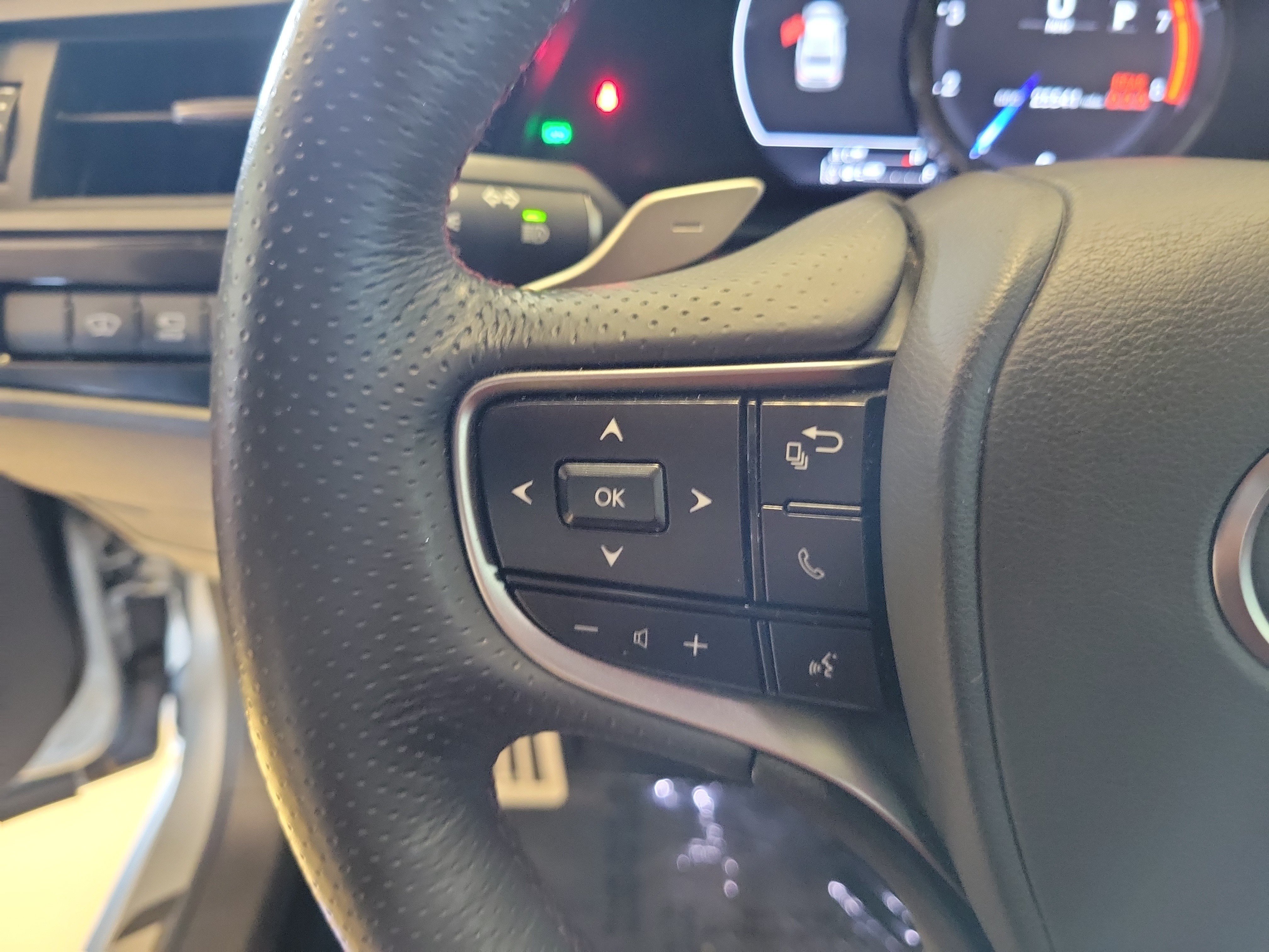 Certified 2024 Lexus ES 350 F Sport w/ Accessory Package (Z2) FWD image 29