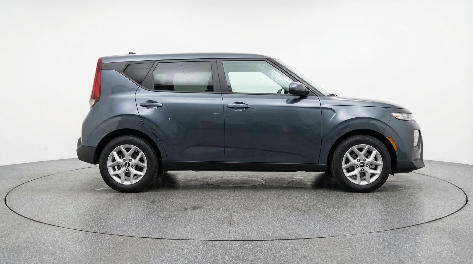Used 2025 Kia Soul LX w/ LX Technology Package FWD image 11