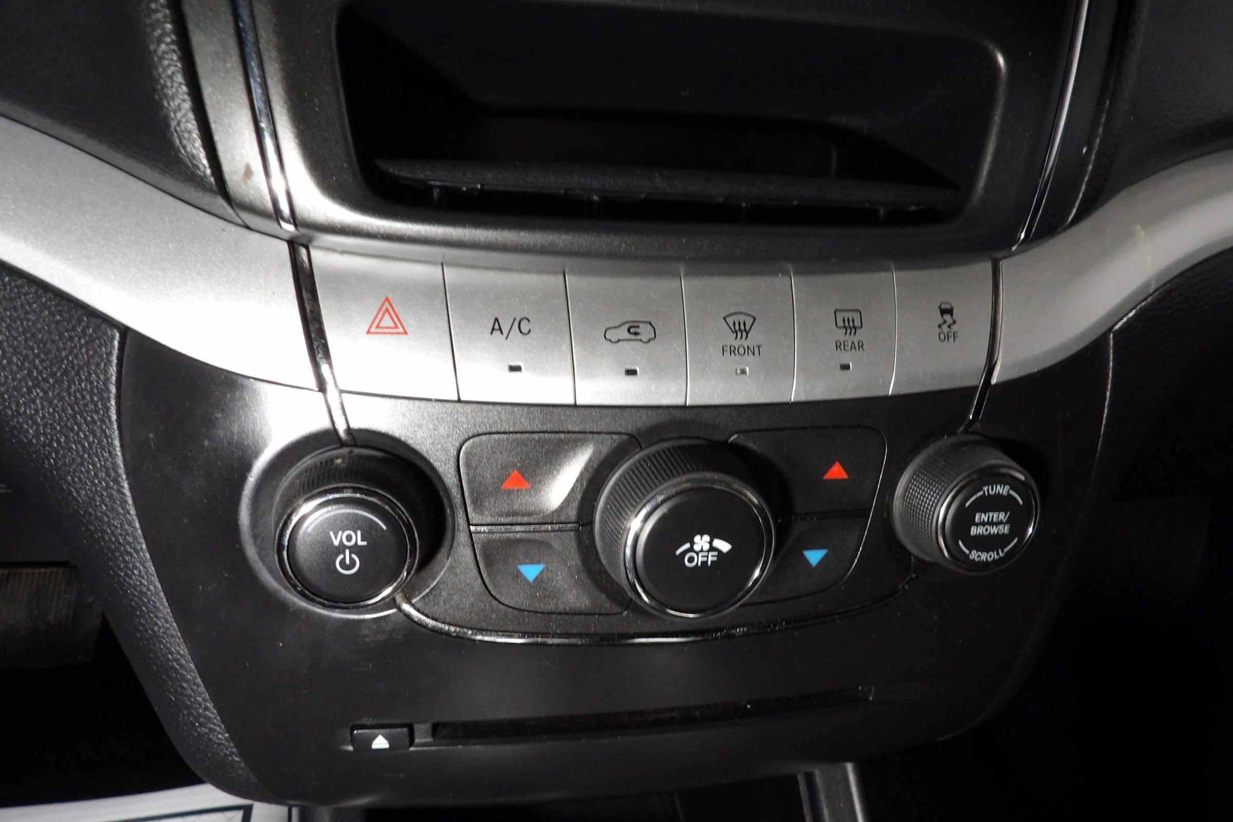 Used 2018 Dodge Journey SE w/ Blacktop Package image 15