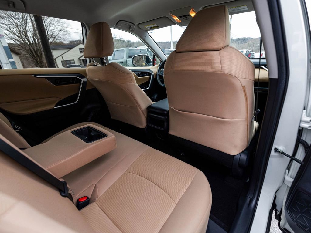 Used 2019 Toyota RAV4 LE w/ All Weather Liner Package AWD/4WD image 28