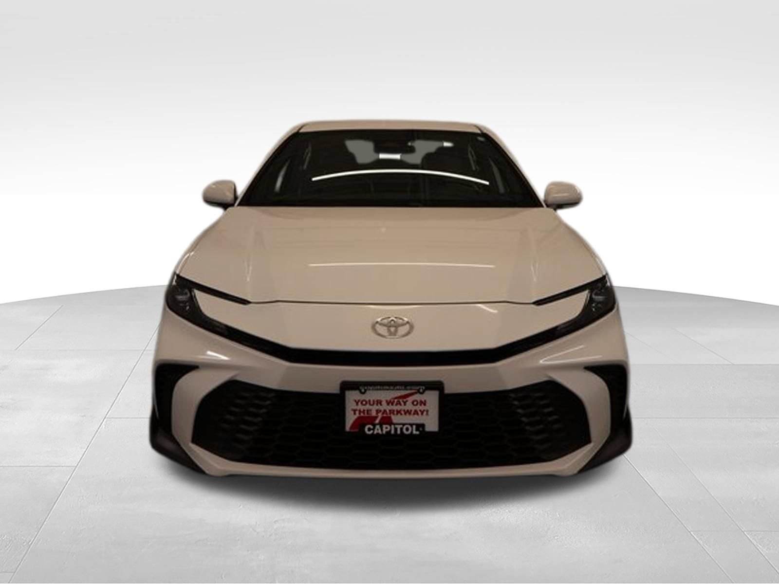 Used 2025 Toyota Camry SE FWD image 6