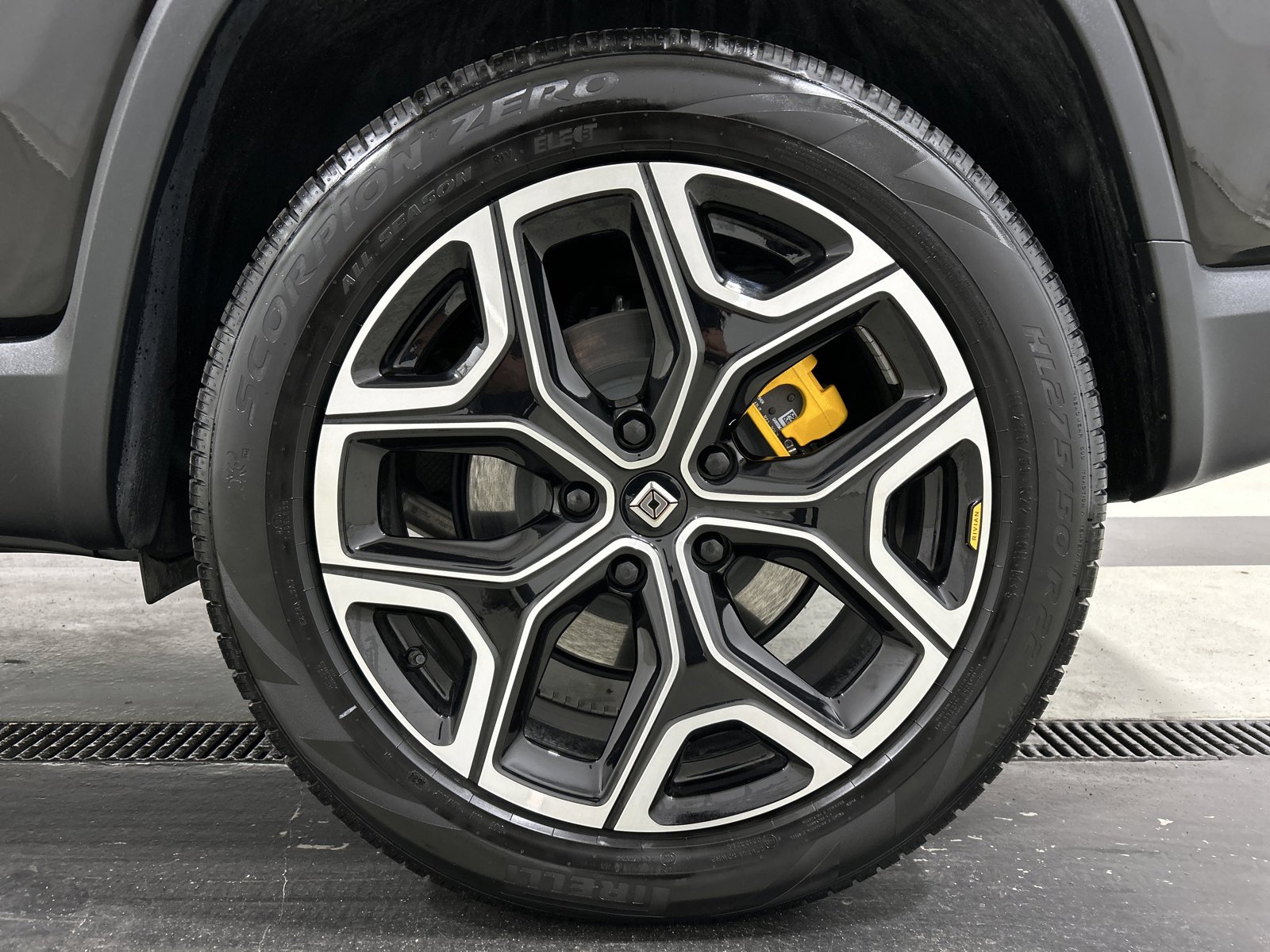 Used 2024 Rivian R1S Adventure AWD/4WD image 10