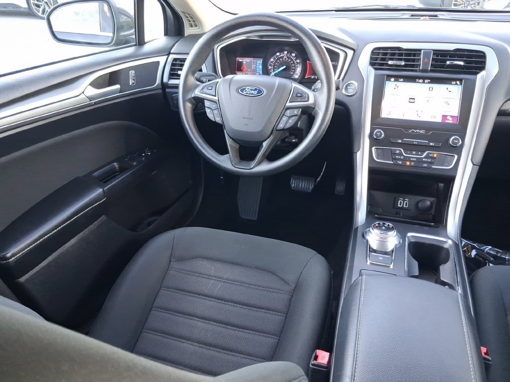Used 2019 Ford Fusion SE FWD image 15