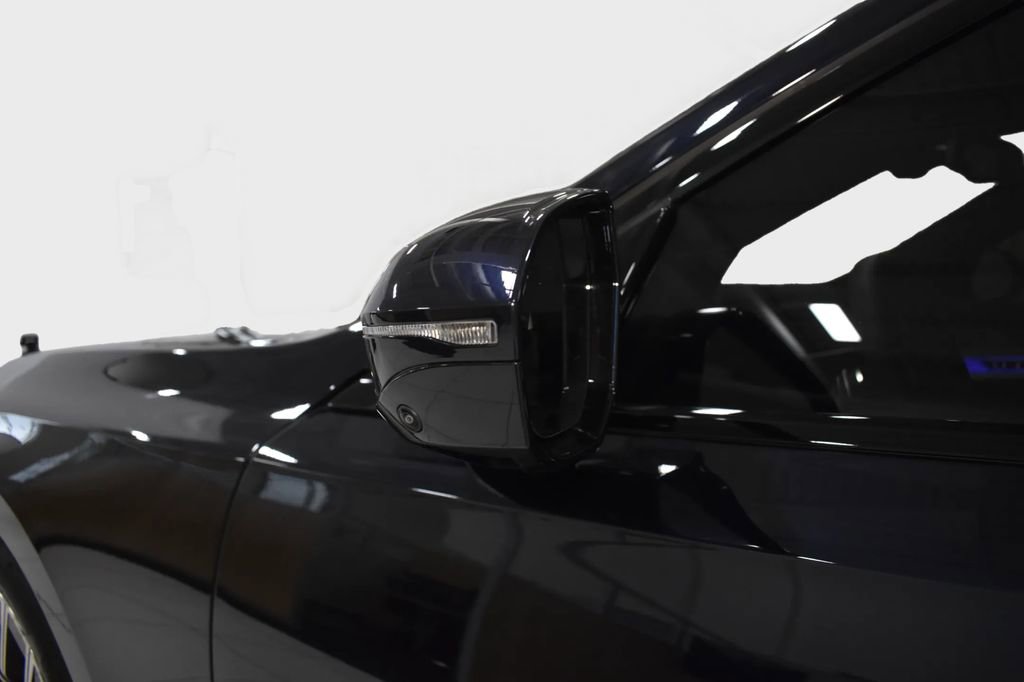 Used 2025 BMW i7 xDrive60 AWD/4WD image 19