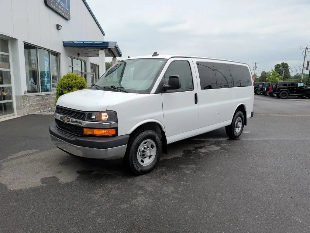 Used 2017 Chevrolet Express 2500 LT w/ LT Preferred Equipment Group RWD image 11