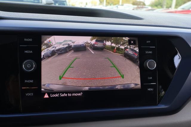 Certified 2022 Volkswagen Taos SE image 24