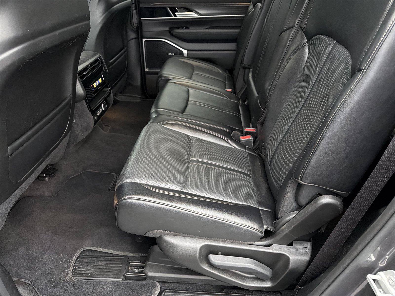 Used 2024 Jeep Wagoneer Series II w/ Flexible Seating Group RWD image 21