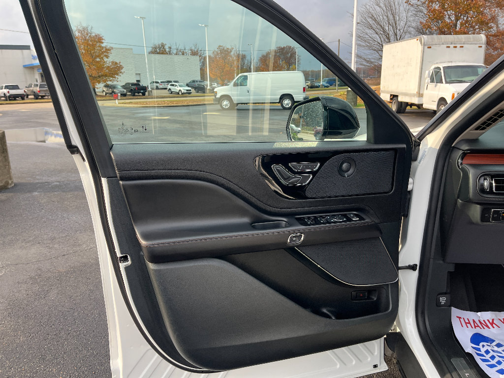 Used 2023 Lincoln Aviator Reserve AWD/4WD image 39