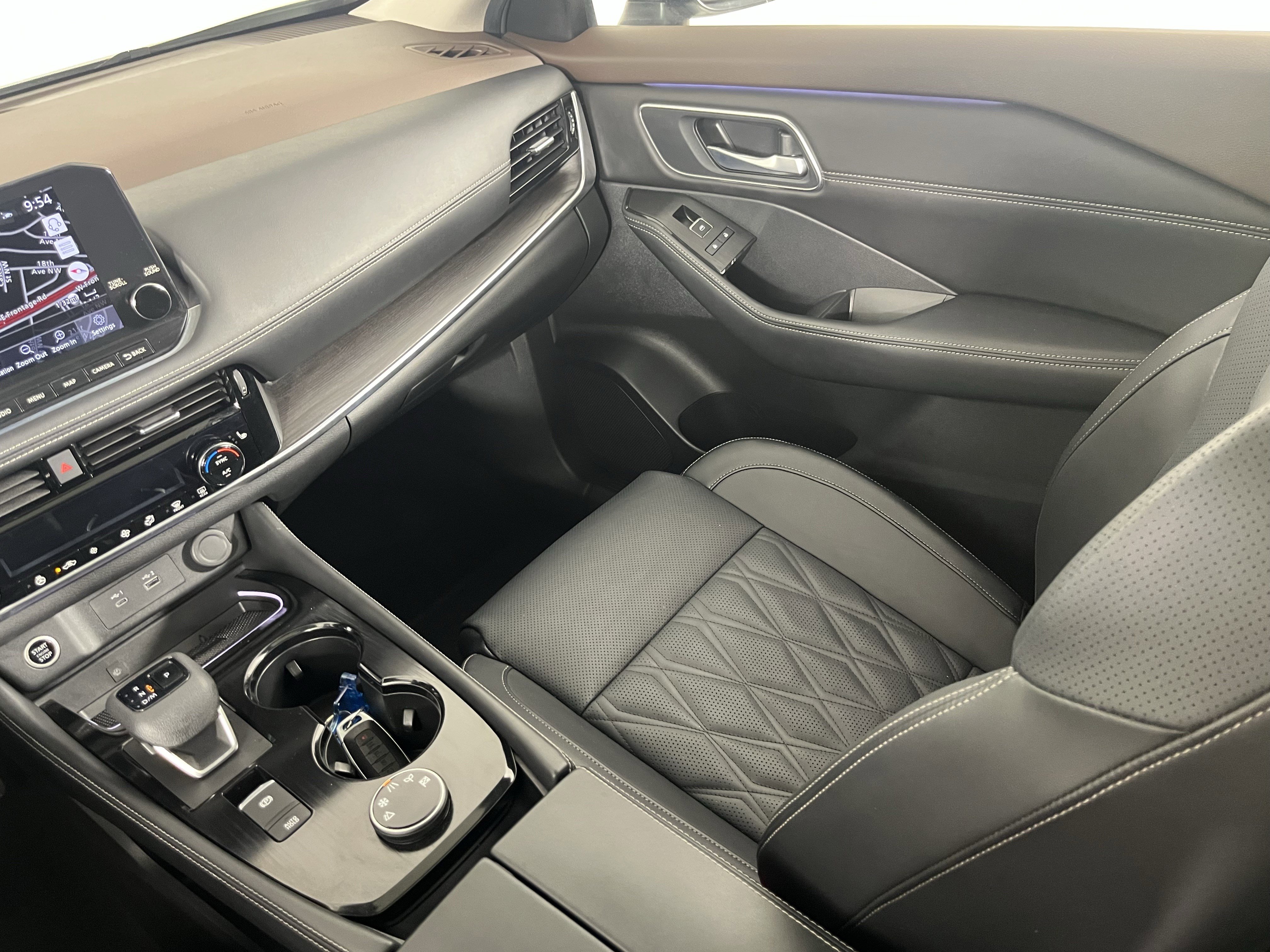 Used 2023 Nissan Rogue Platinum image 11