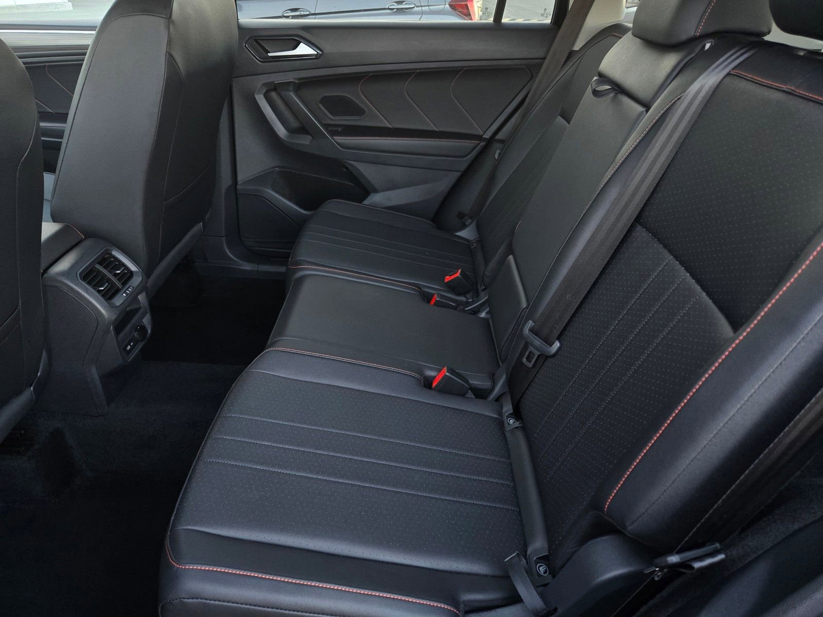 Used 2024 Volkswagen Tiguan Wolfsburg Edition image 12