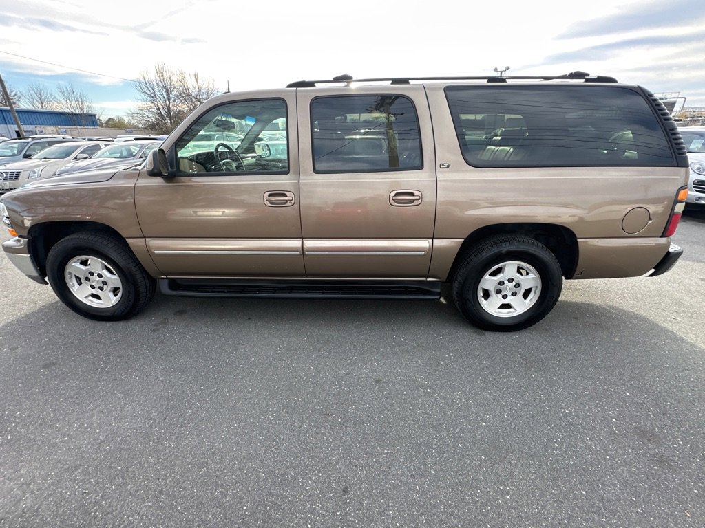 Used 2004 Chevrolet Suburban LT w/ Preferred Equipment Group image 2