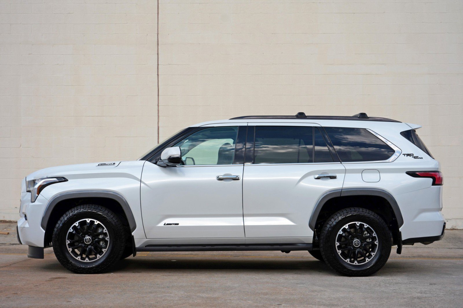 Used 2023 Toyota Sequoia Limited w/ TRD Off-Road Package AWD/4WD image 9