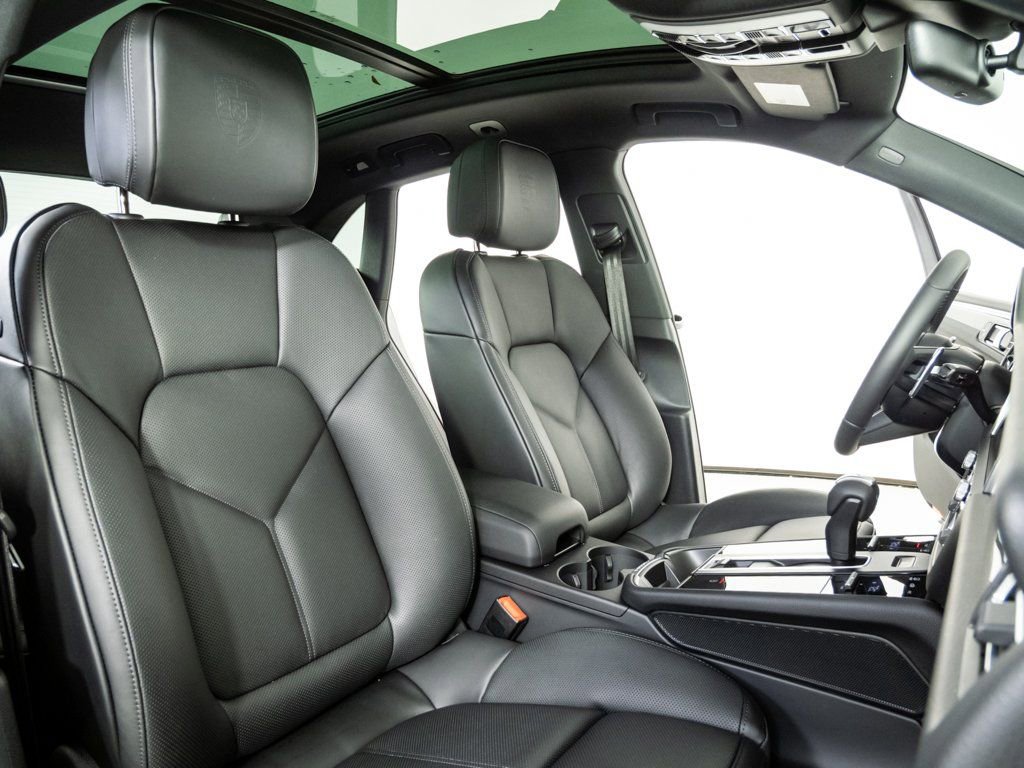 New 2026 Porsche Macan AWD/4WD image 24