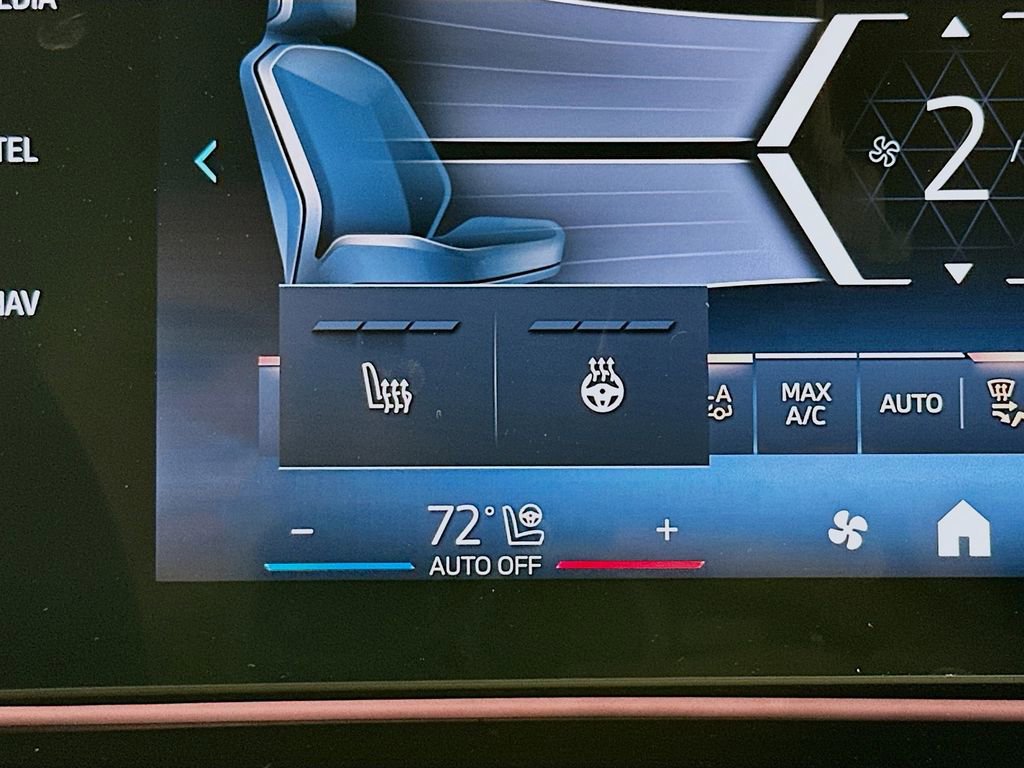 Used 2025 BMW X2 xDrive28i w/ M Sport Package image 25