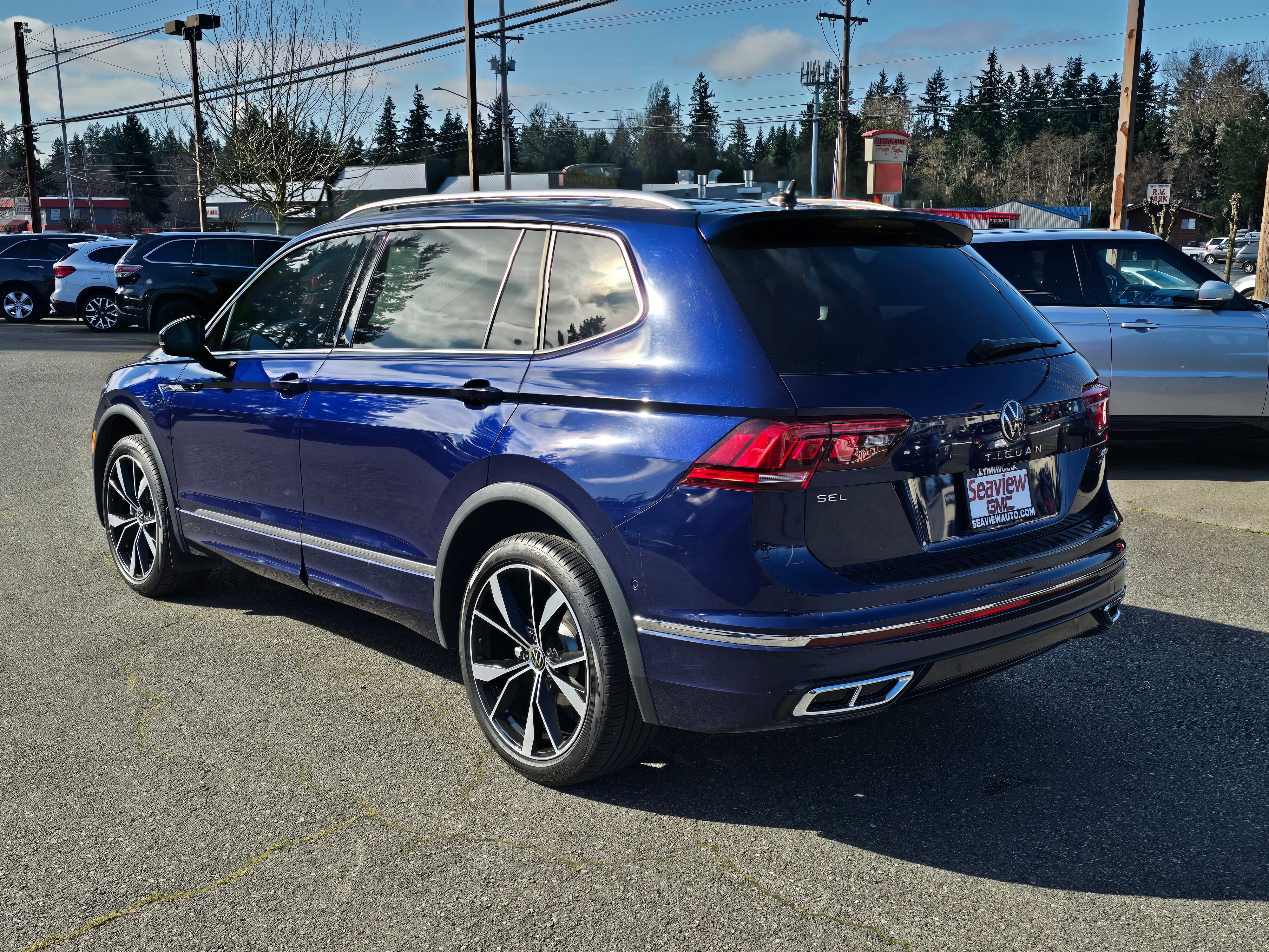 Used 2024 Volkswagen Tiguan SEL R-Line image 5