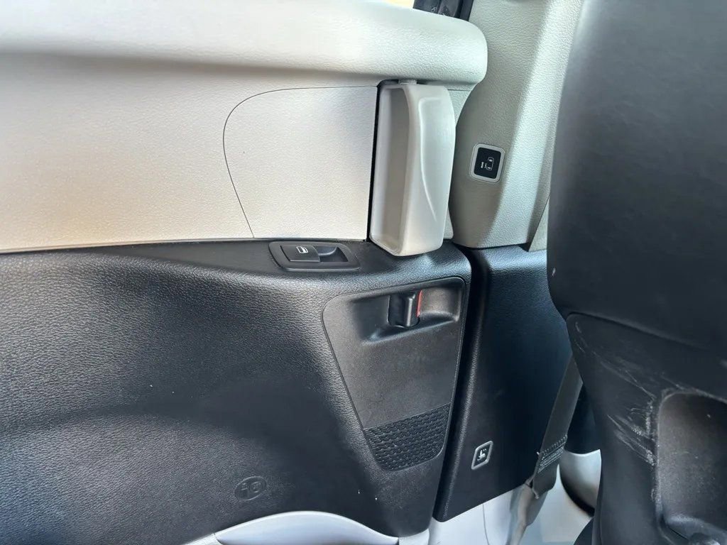 Used 2023 Chrysler Pacifica Touring-L image 24