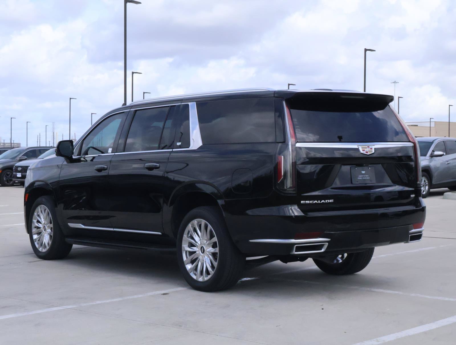 Used 2023 Cadillac Escalade ESV Premium Luxury AWD/4WD image 3