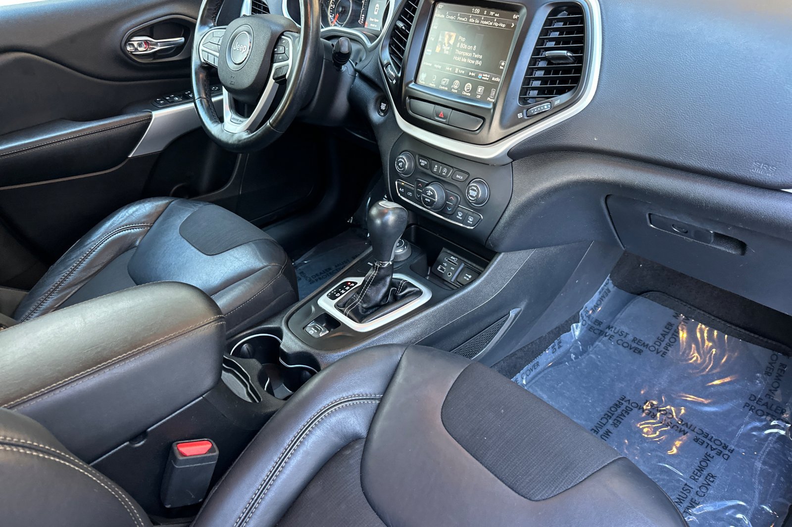Used 2018 Jeep Cherokee Latitude Plus w/ Comfort/Convenience Group AWD/4WD image 16