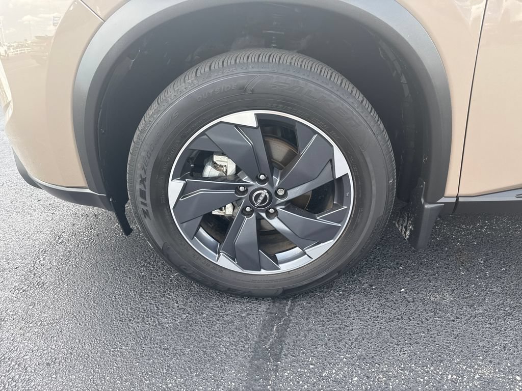 Used 2024 Nissan Rogue SV w/ SV Premium Package FWD image 31