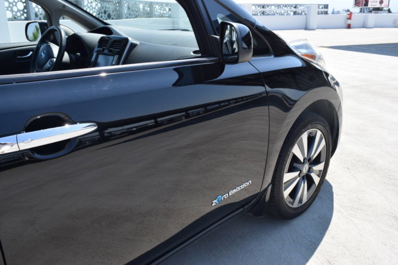 Used 2015 Nissan Leaf SL w/ Premium Package image 9