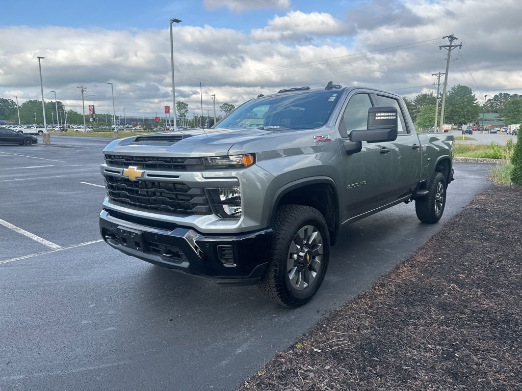 Used 2025 Chevrolet Silverado 2500 Custom w/ Custom Value Package AWD/4WD image 4