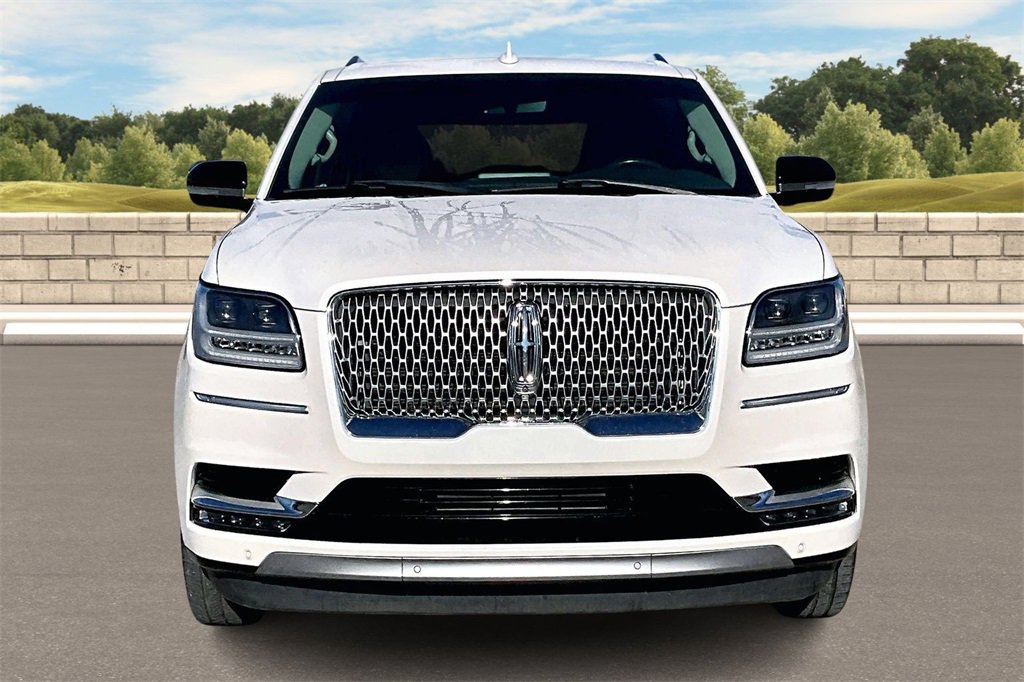 Used 2019 Lincoln Navigator Select image 3
