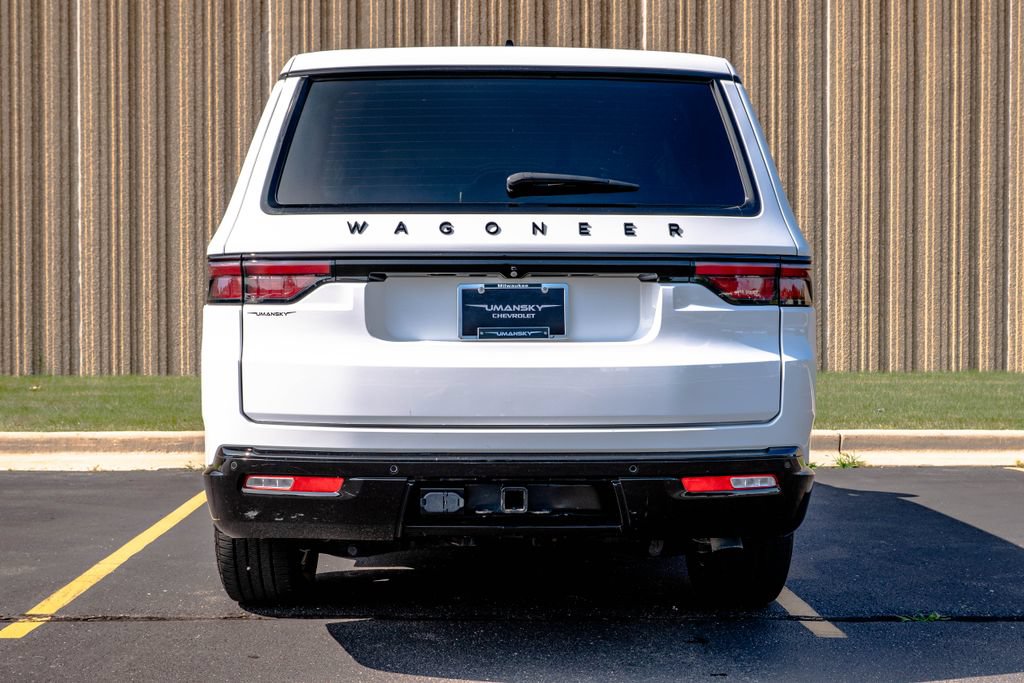 Used 2024 Jeep Wagoneer Series II w/ Convenience Group I AWD/4WD image 8