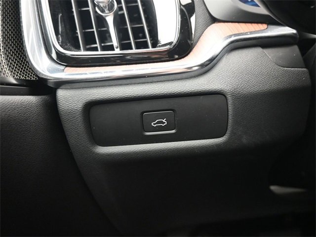 Used 2023 Volvo S60 B5 Plus image 28